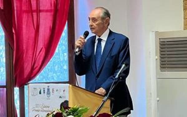 Premio internazionale Ignazio Silone, premiato lo studioso e filantropo prof. avv. Emanuele 