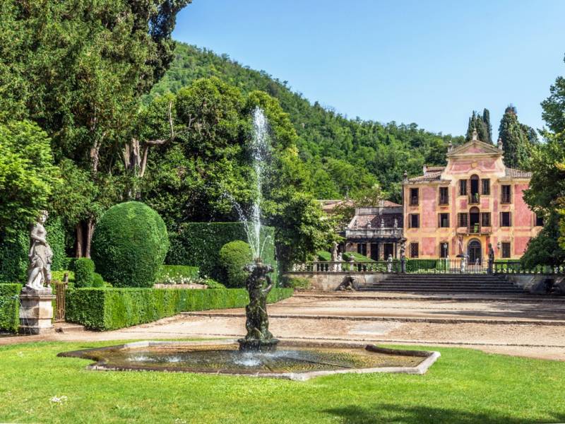 Residenze Reali, Ville, Castelli e Giardini Storici