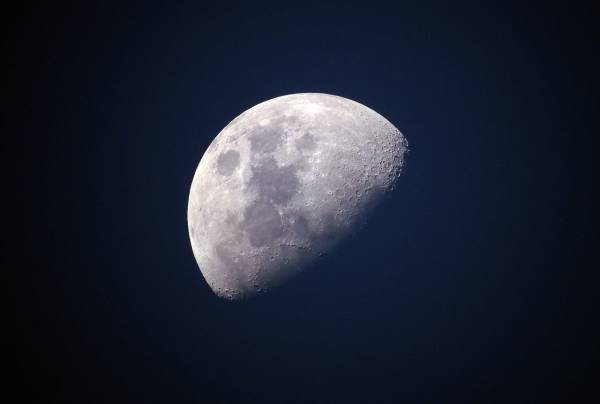 Foto: Landolfi, della luna e oltre