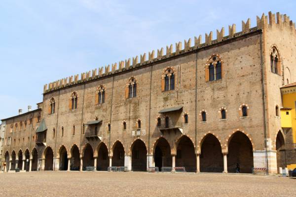 Foto Gabriele d'Annunzio, Mantova e il Palazzo Ducale