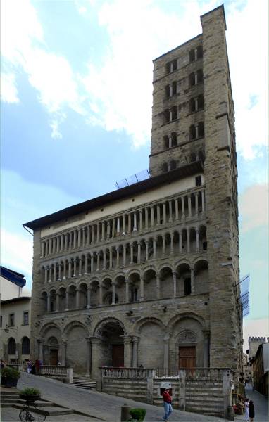 Parco: Il Portale della Chiesa di Santa Maria della Pieve in Arezzo