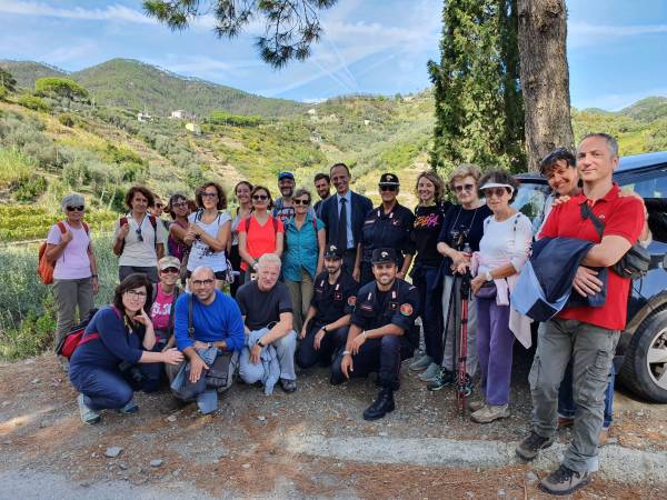 Parco: Albero creatura meravigliosa: il paesaggio restituisce poesia con il Reparto Carabinieri 5 Terre